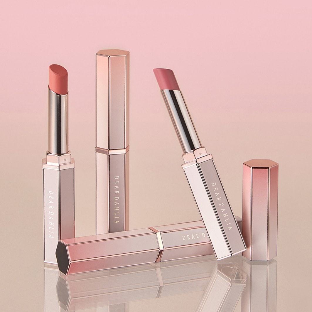 „Dear Dahlia“ lūpų dažai „Lip Allure Glow Shine“ – 2,4 g