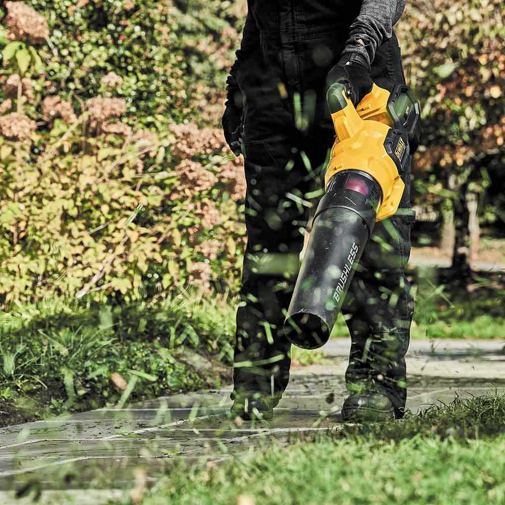 DEWALT 54V XR FLEXVOLT Axiální foukač 1 x 9,0 Ah sada DCMBA572X1-XE