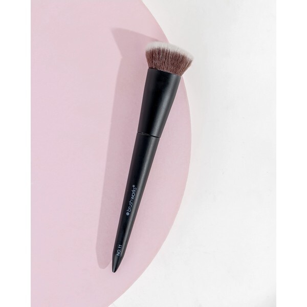 Štětec na konturování Brushworks č. 11 s plochým vrškem