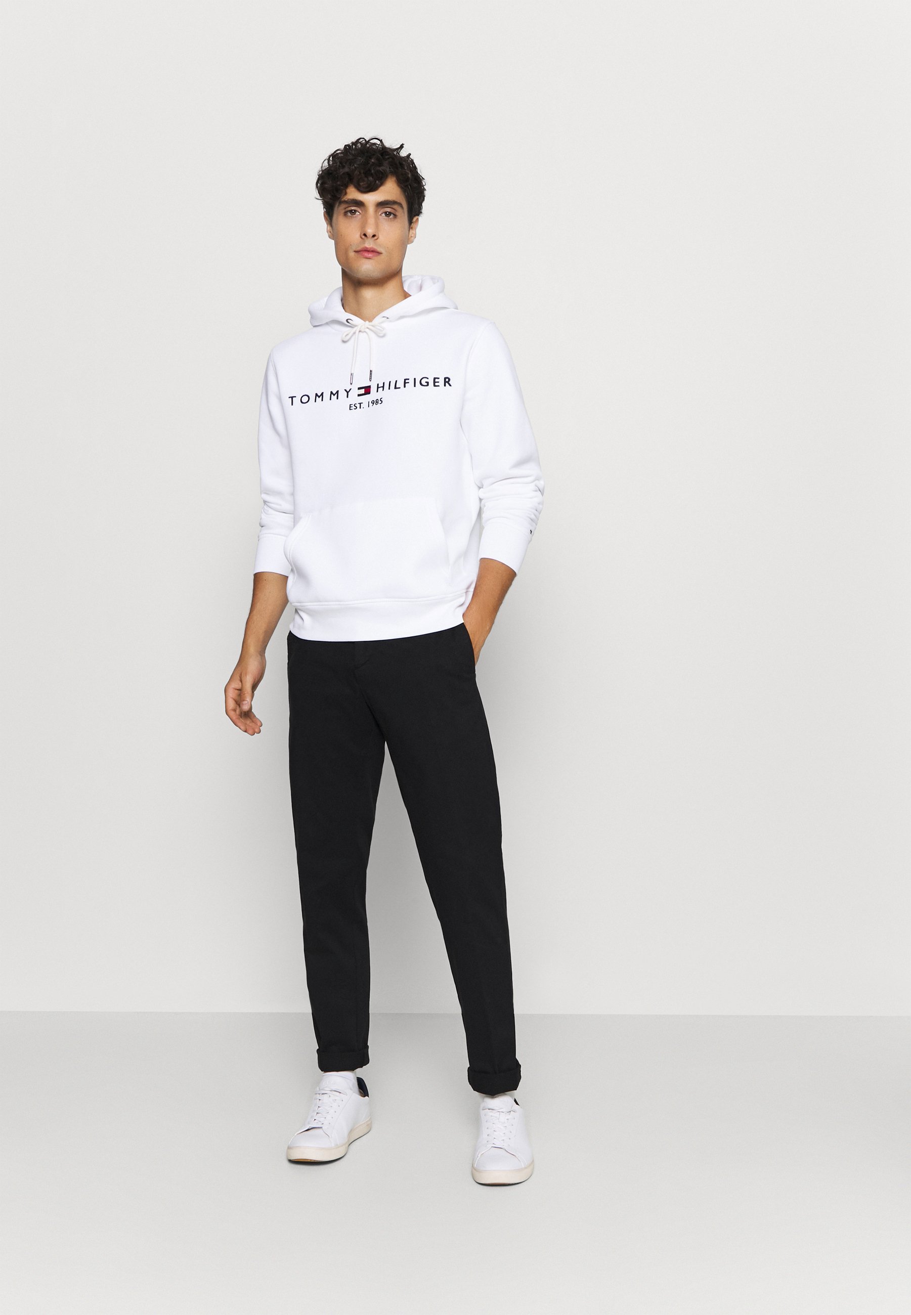 Φούτερ με κουκούλα Tommy Hilfiger LOGO - λευκό