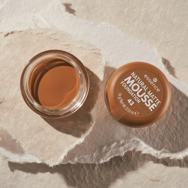 Essence Natural Matte Mousse 43 Even Finish Foundation 16 g
