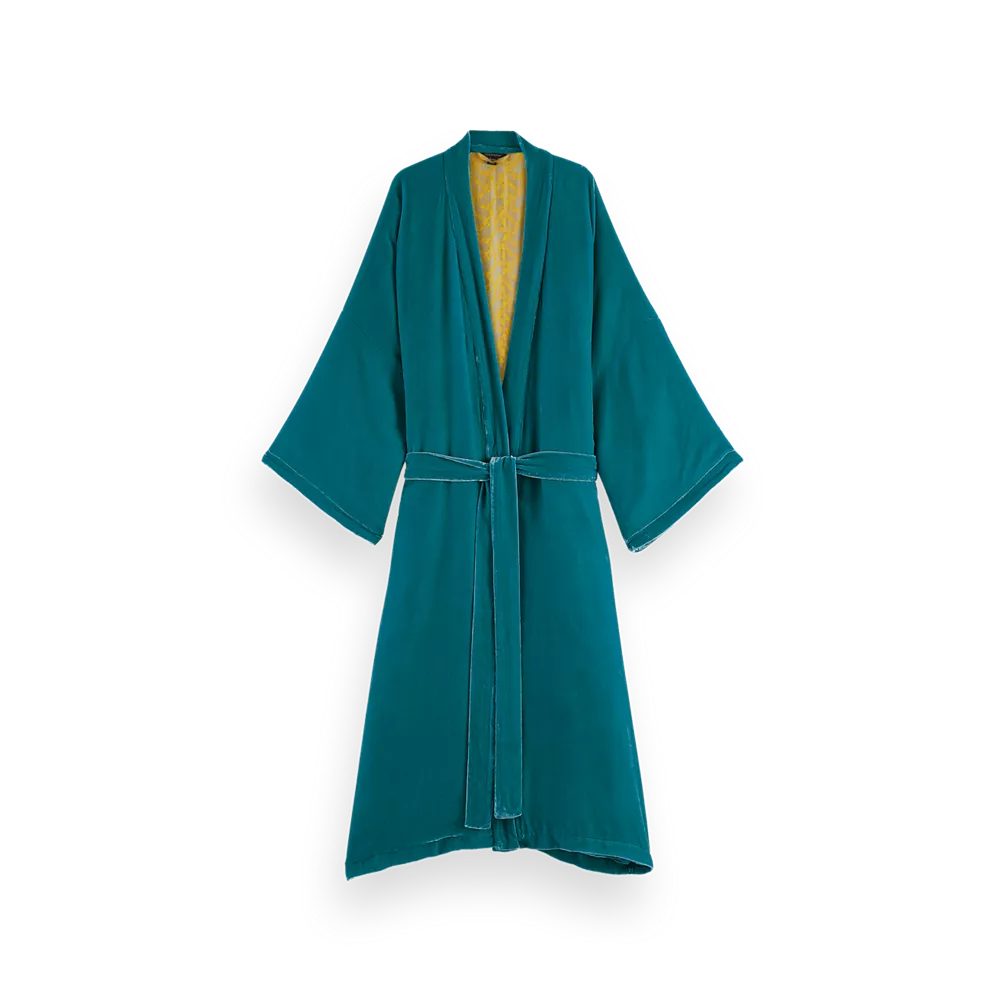 Kimono de la collection House of Rituals Saigon, en velours de soie et viscose.