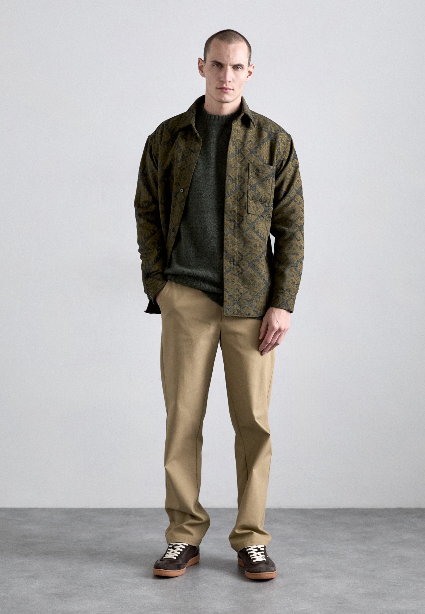 NN.07 Trui – Khaki