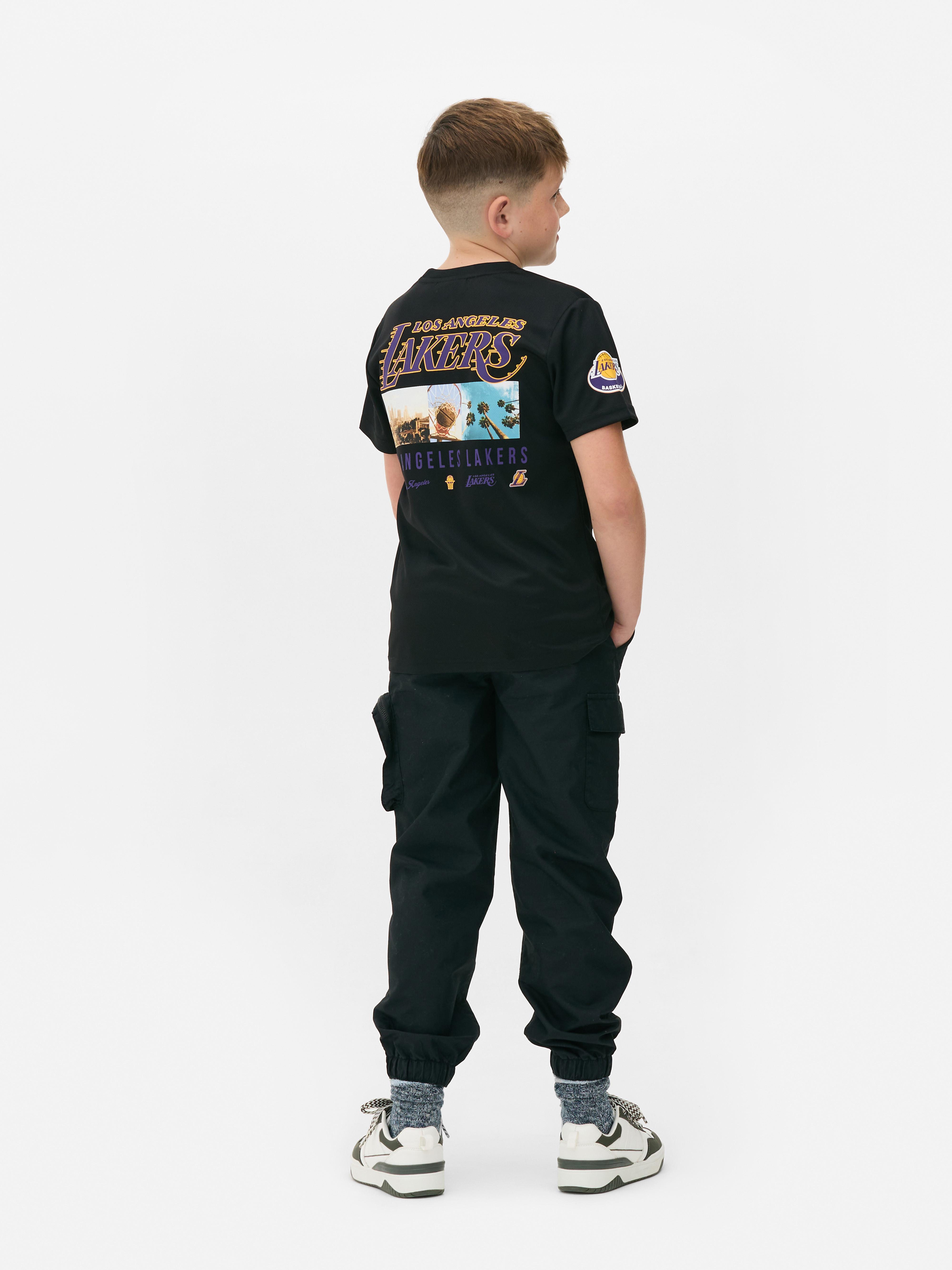 Tricou NBA Los Angeles Lakers Un tricou NBA cu mâneci scurte și imprimeuri Los Angeles Lakers