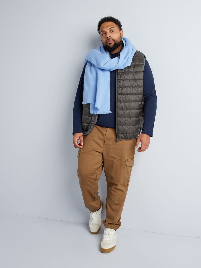 Calças chino com bolsos laterais - MARROM