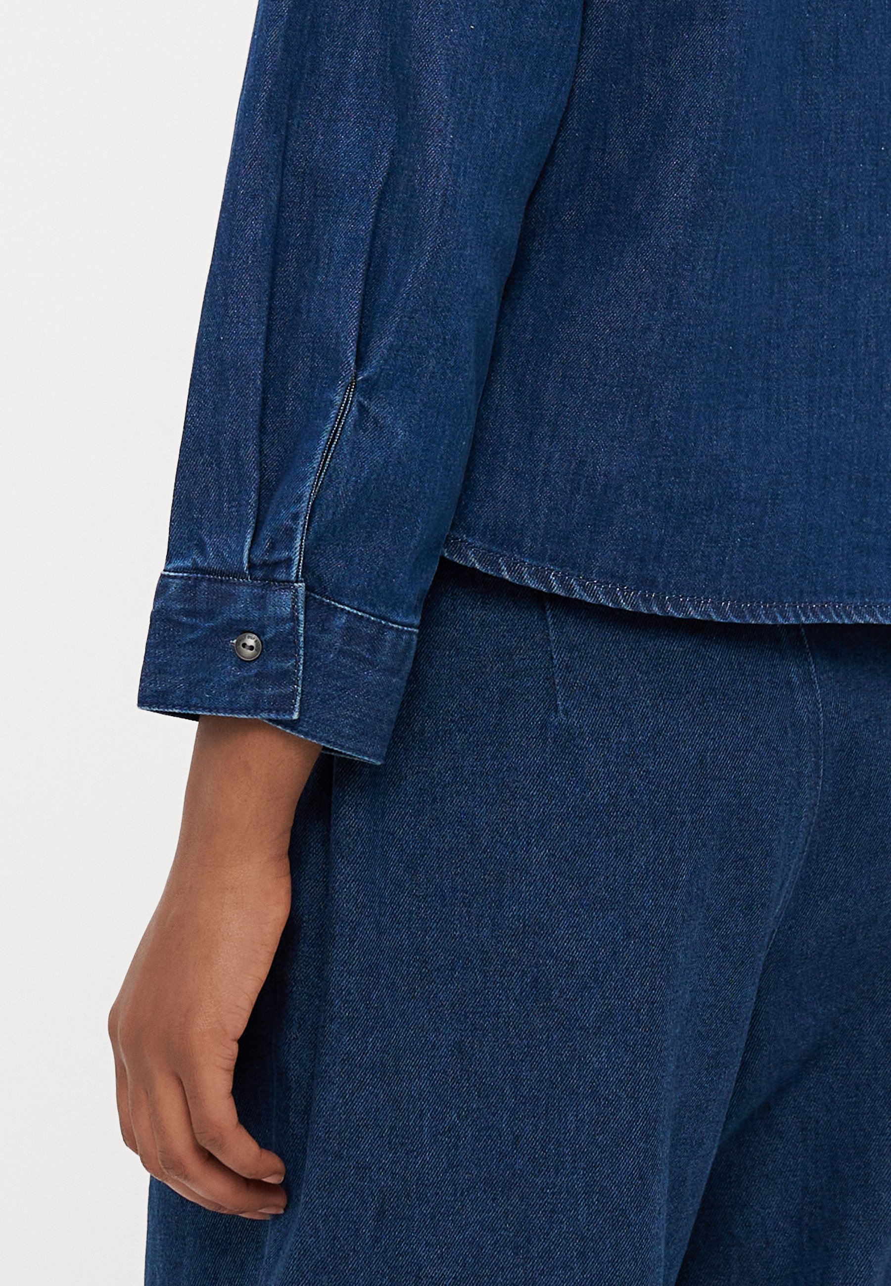 ONLY Petite ONLKAYA RUFFELSHIRT - Blouse met knoopsluiting - donkerblauwe denim