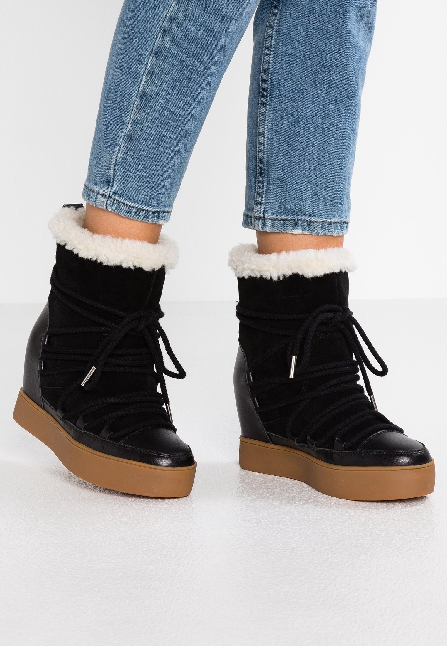 Shoe The Bear Wedge Enkellaarsjes - zwart