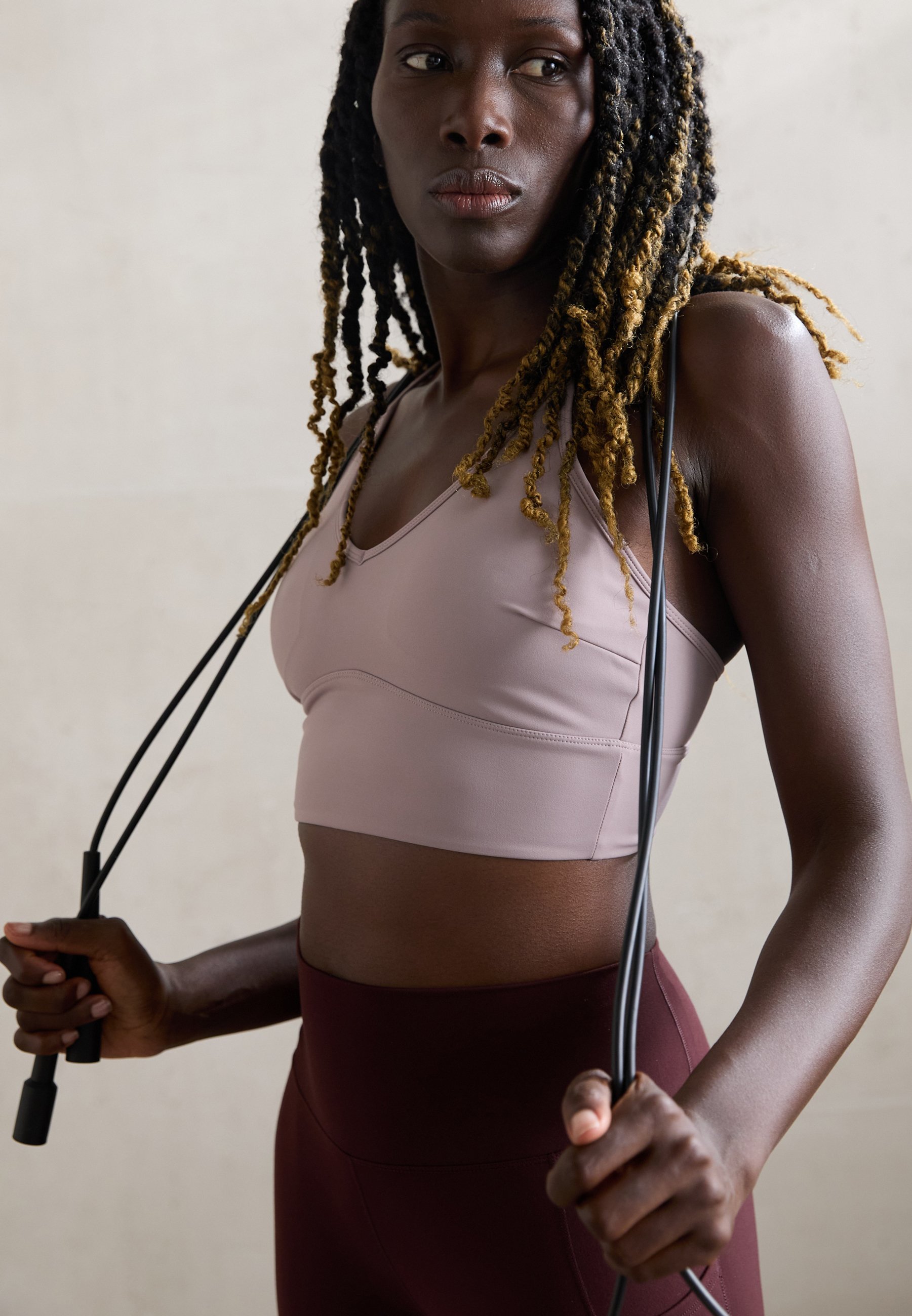Soutien-gorge de sport à bretelles réglables ICANIWILL NIMBLE - Maintien léger - mauve poudré
