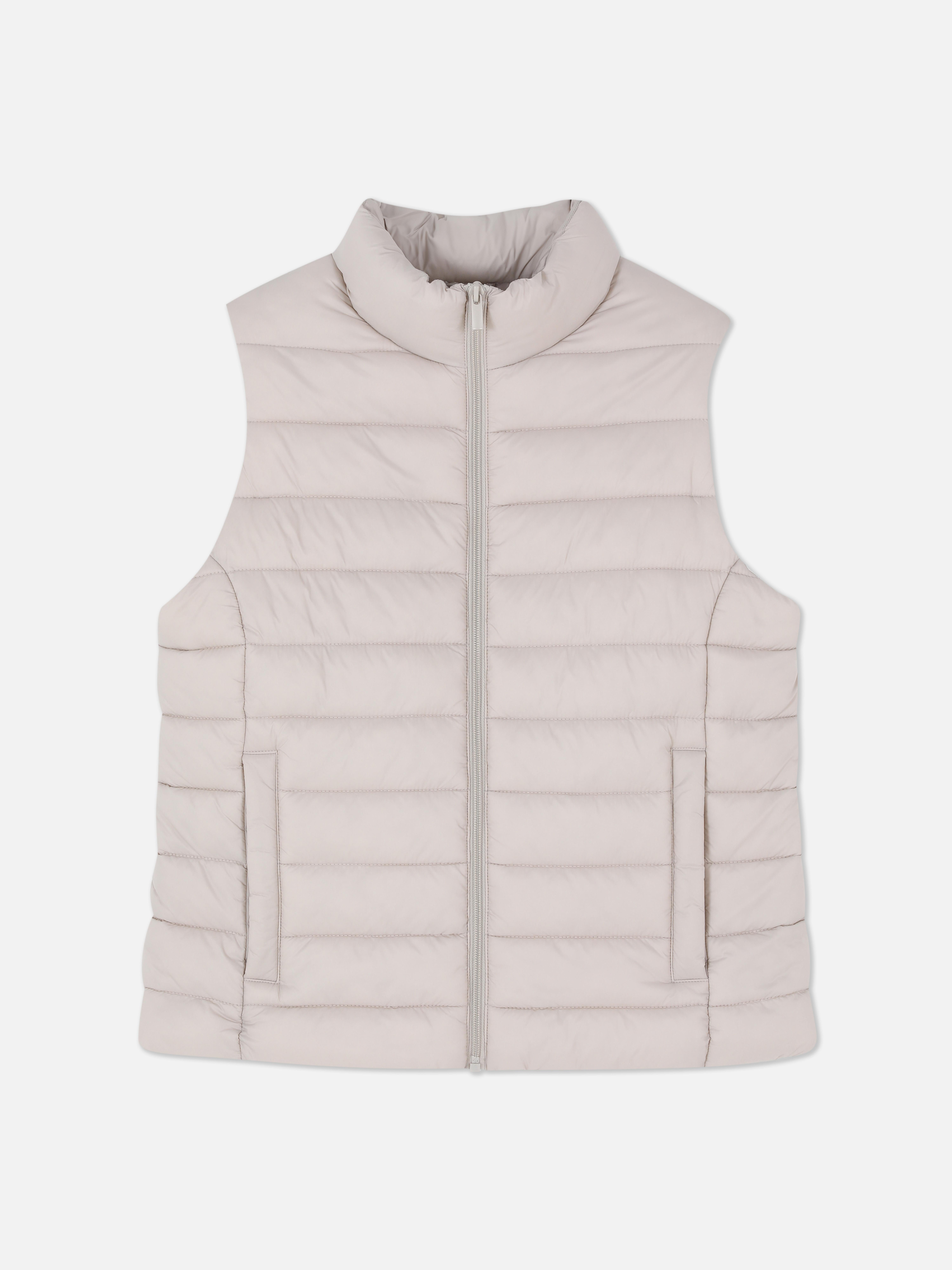 Vest med ståkrage. Denne vesten tilbyr et lett og varmt lag for den kommende høsten og tiden fremover.
