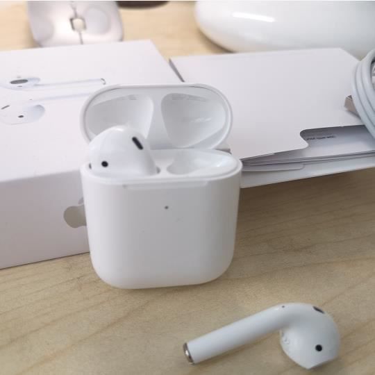 APPLE AirPods 2 Wireless Earbuds - Wireless Charging Case