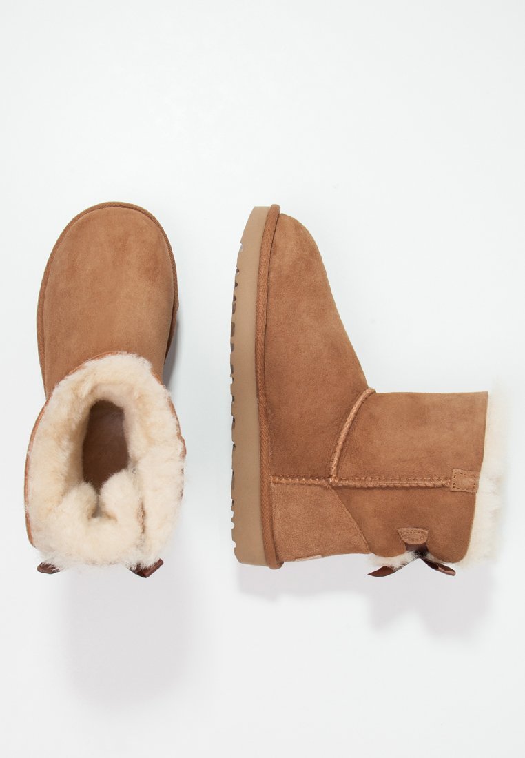 UGG MINI BAILEY BOW II - Zimski škornji - kostanjevi