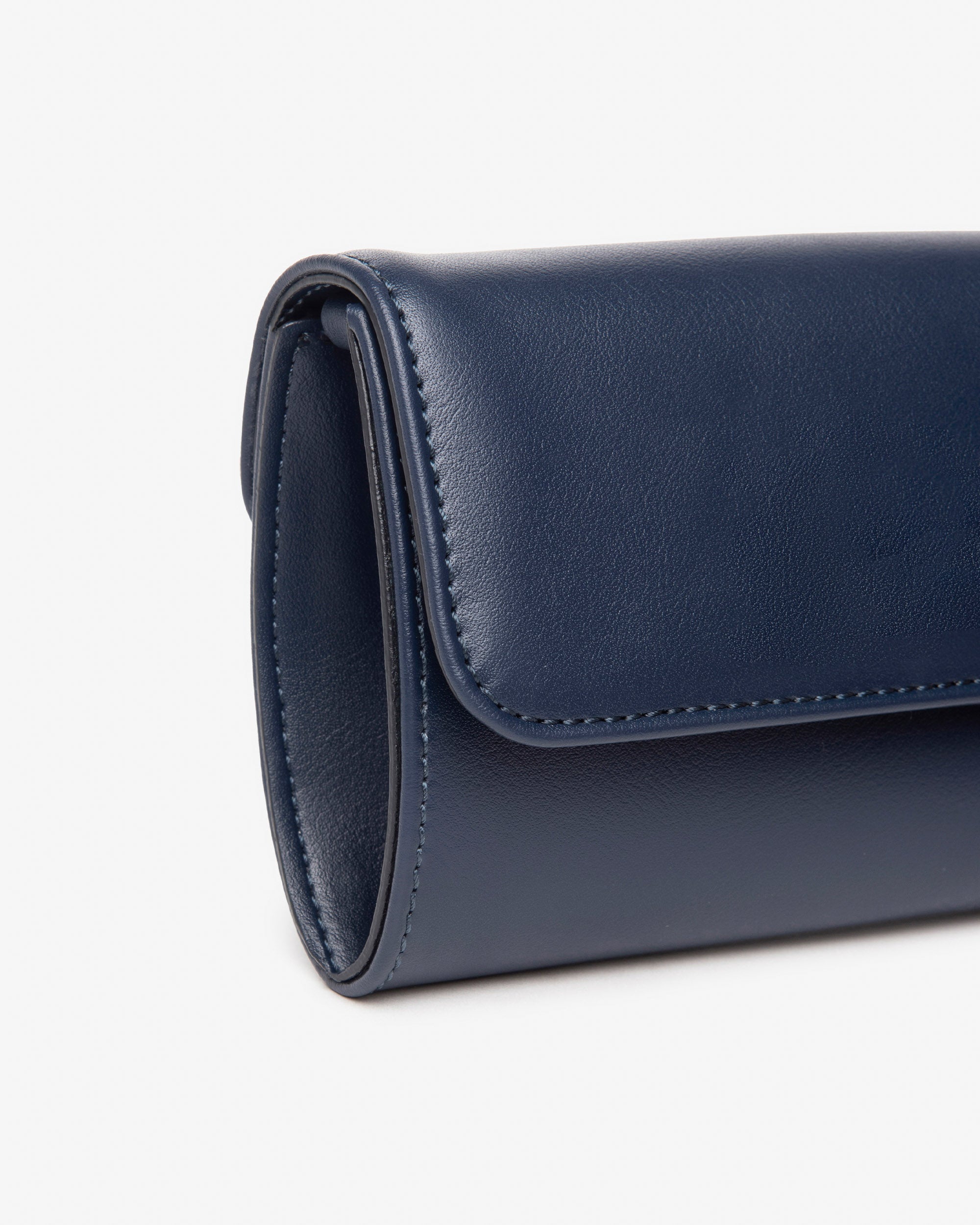  Naisten clutch-laukku teknisestä materiaalista