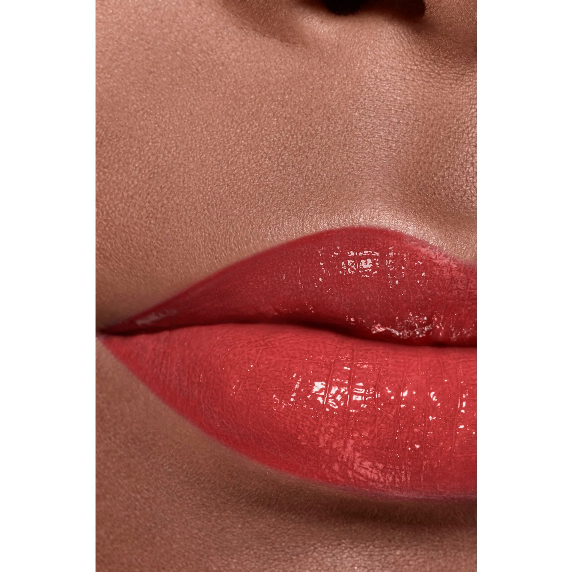 ROUGE COCO BAUME - BRILLANTE - BALSAMO IDRATANTE COLORATO SUBLIMATORE, INTENSITÀ SU MISURA