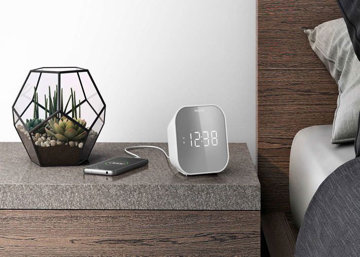 Radio reloj Philips TAR4406 con acabado de espejo