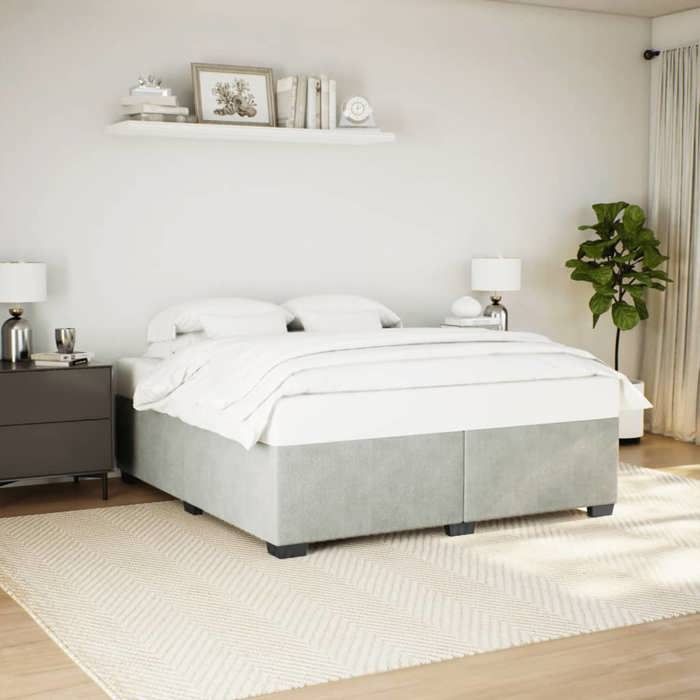Cama CHIC para adultos, tamaño doble - 180x200 cm. Estructura de cama gris claro de 180x200 cm con tapizado de terciopelo. #Sara75220