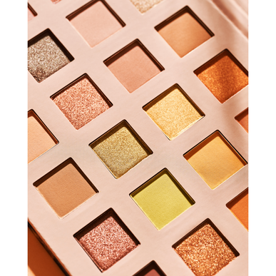 „Essence Watch Me Glow Honey“ akių šešėlių paletė, 28 g
