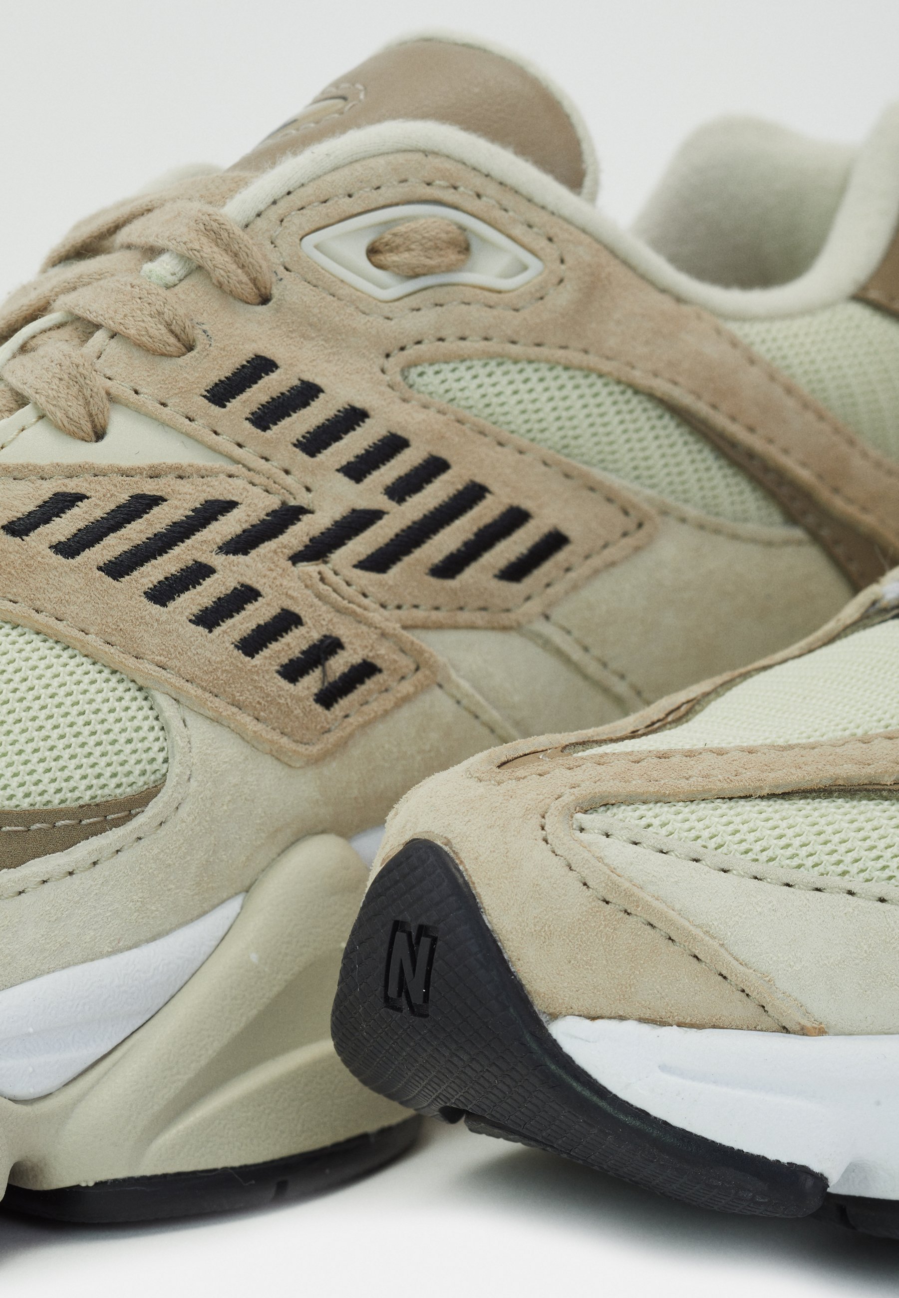 New Balance U9060 UNISEX - Joggesko - brown