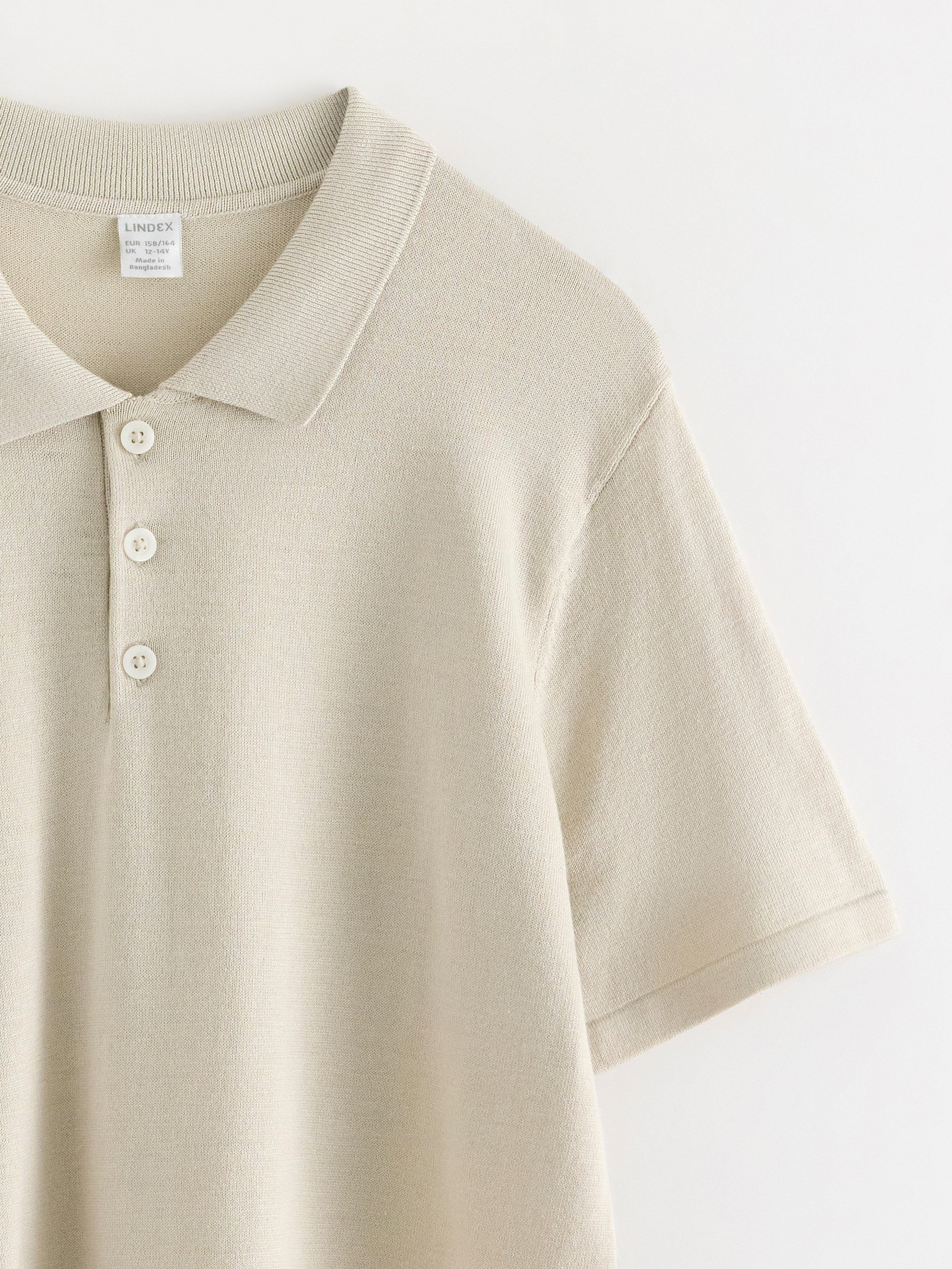 Camisa polo de malha fina, cor branco escuro acinzentado
