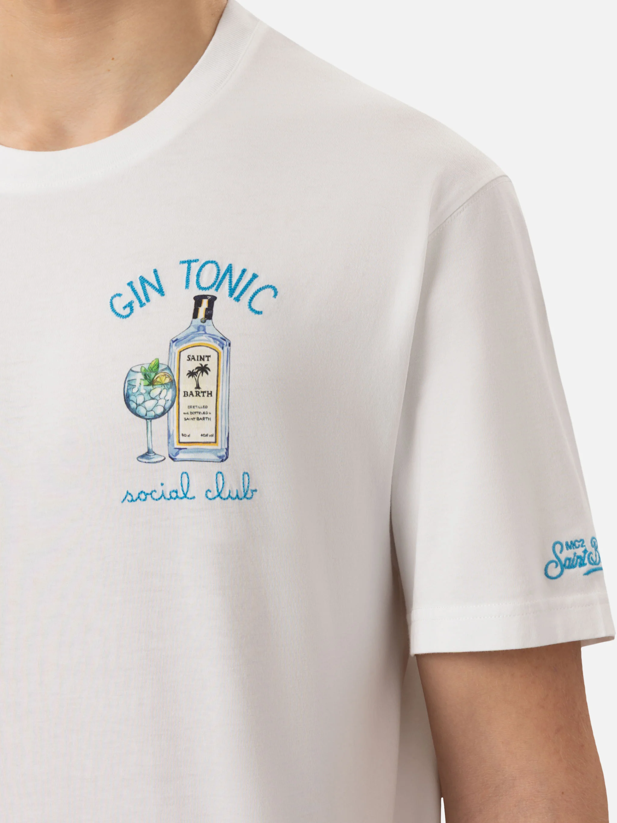 Heren T-shirt van biologisch katoen met Gin Tonic Social Club-borduurwerk.