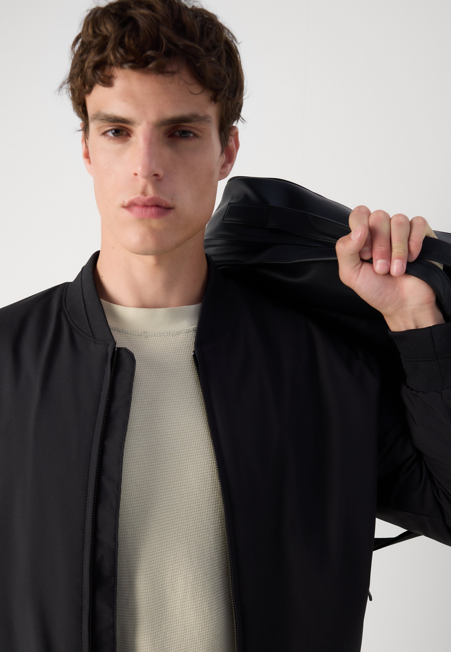 Calvin Klein SPORTSWEAR HERO - Bomber bunda - black