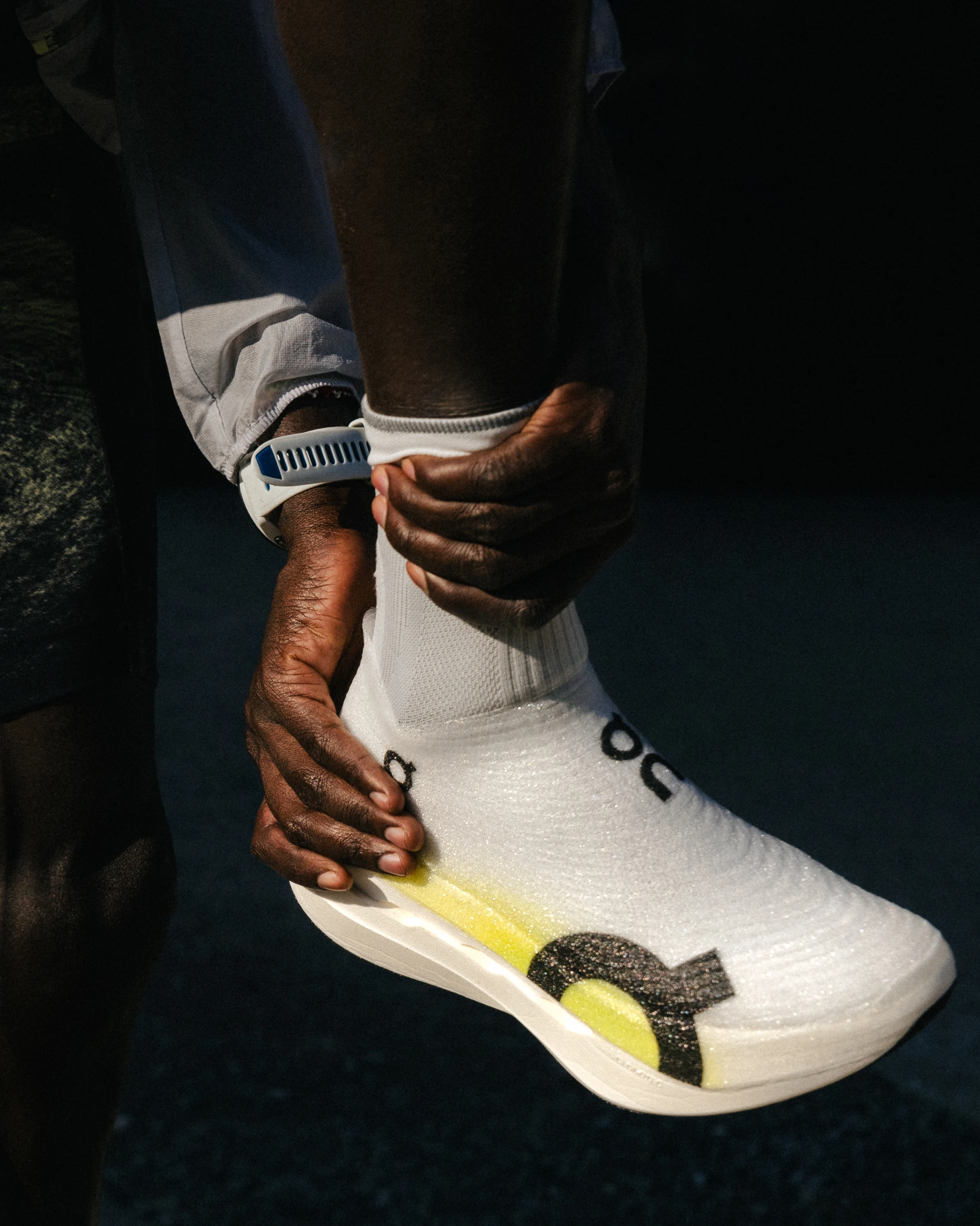On Cloudboom Strike LS Weiß | Limette