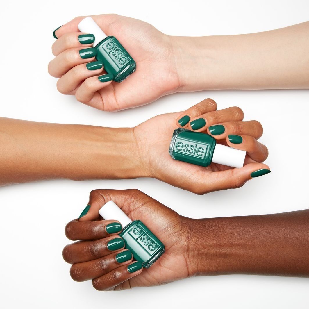 lak na nechty essie Seasonals Antique Chic Zimná kolekcia 2024 - 13,5 ml