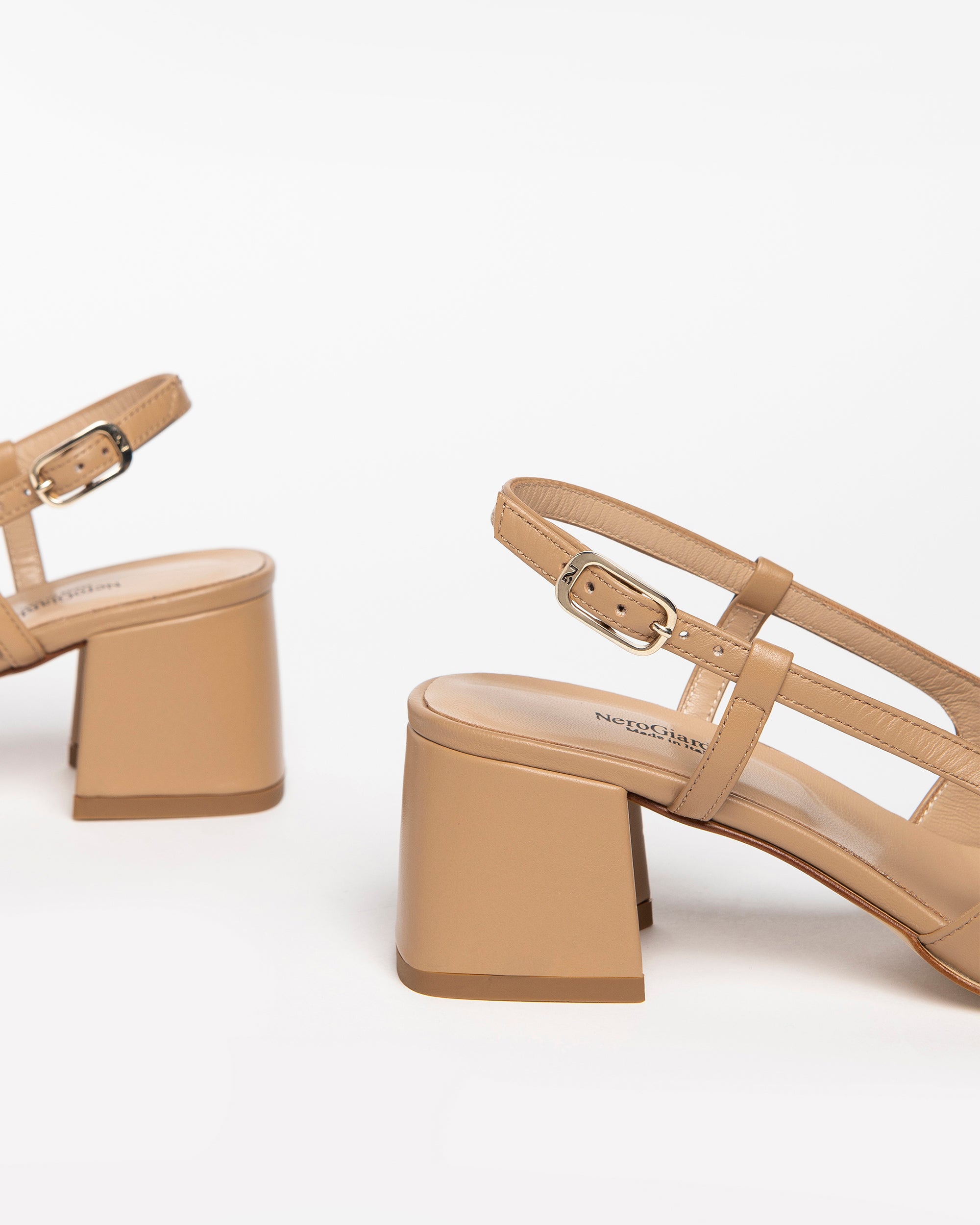  Damen-Pumps aus Leder