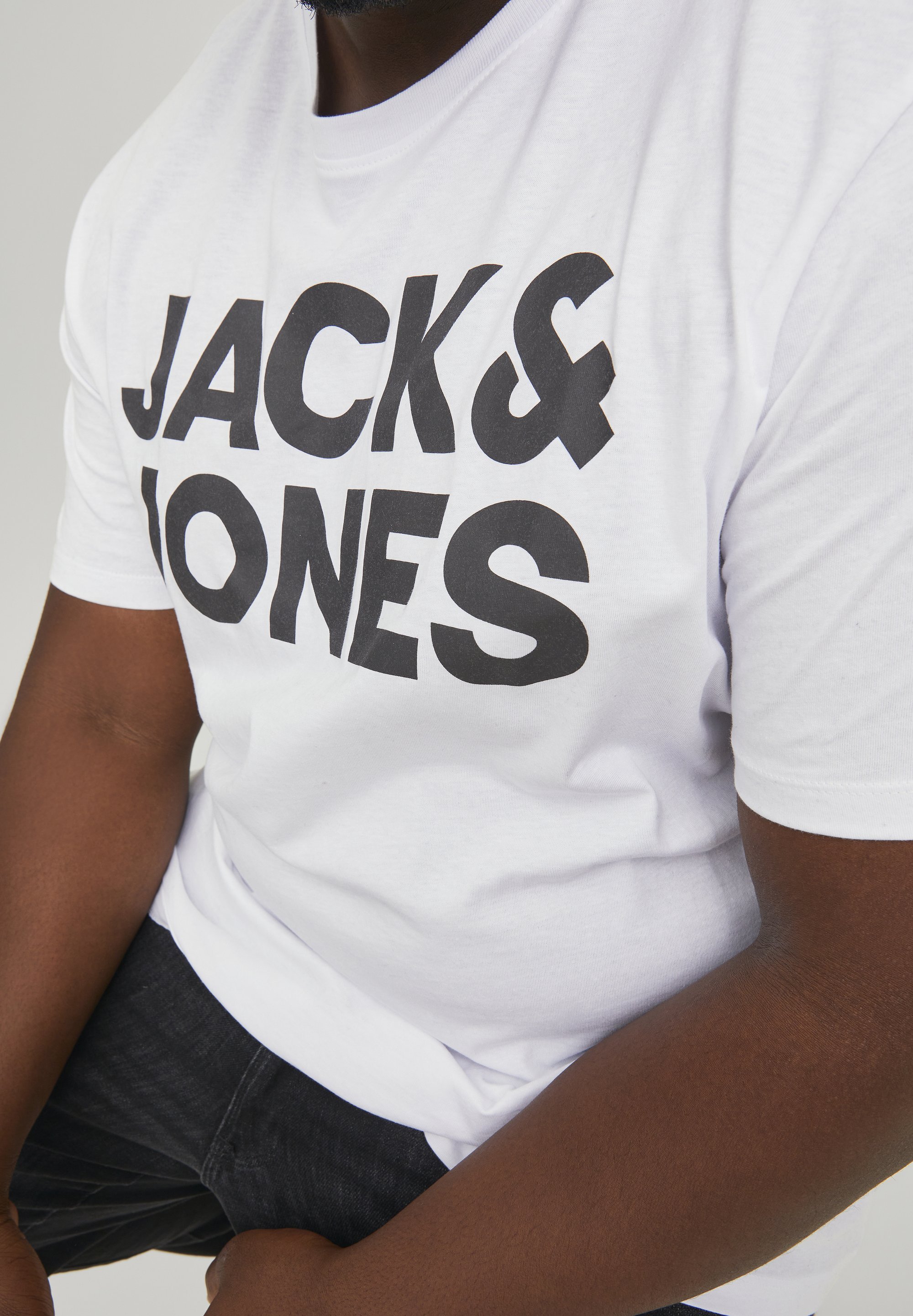 T-shirt à col rond Jack & Jones avec logo JJECORP - Imprimé blanc, gros caractères/noir