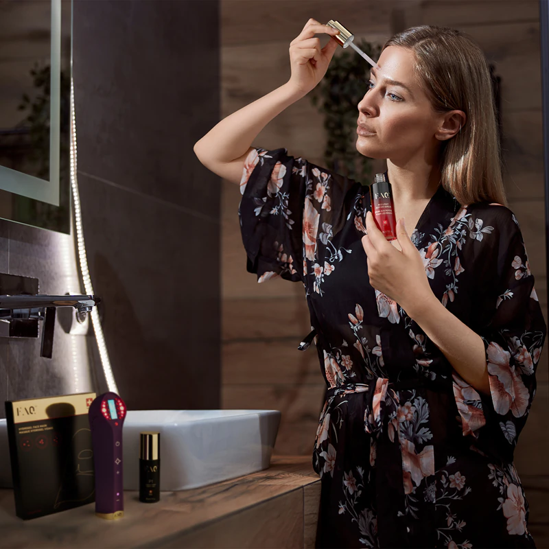 FOREO FAQ™ Red Light Peptide Serum is een gezichtsserum dat de effectiviteit van LED-therapie versterkt met peptiden.