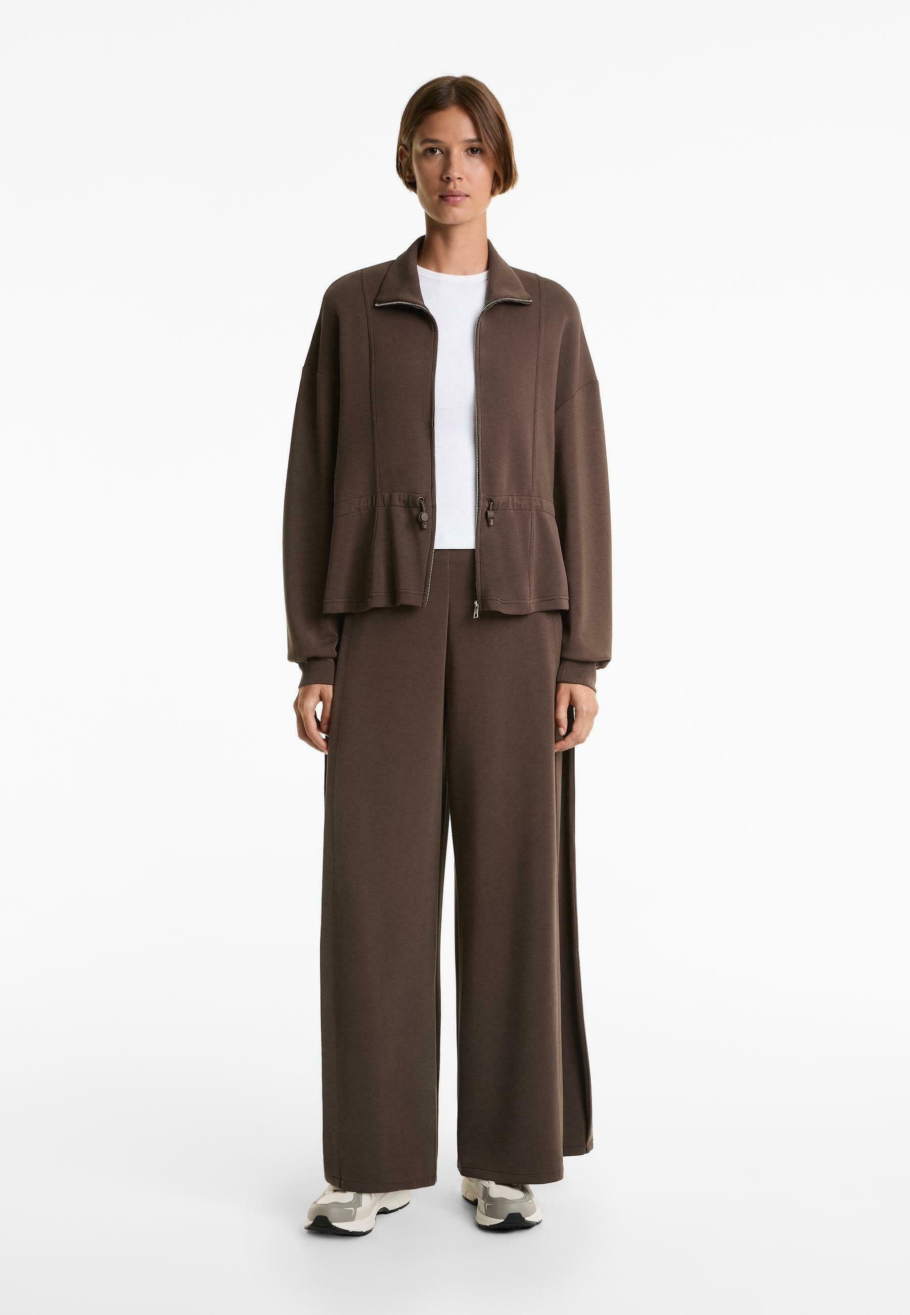 OYSHO SOFT-TOUCH WIDE HEG SIDE PLEATED - Hlače - temno rjave