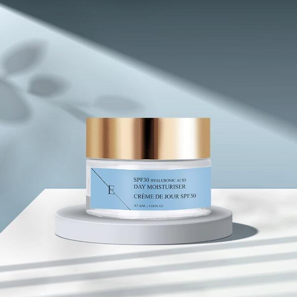 Crema giorno all'acido ialuronico con SPF 30 di Eclat Skin London, 50 ml