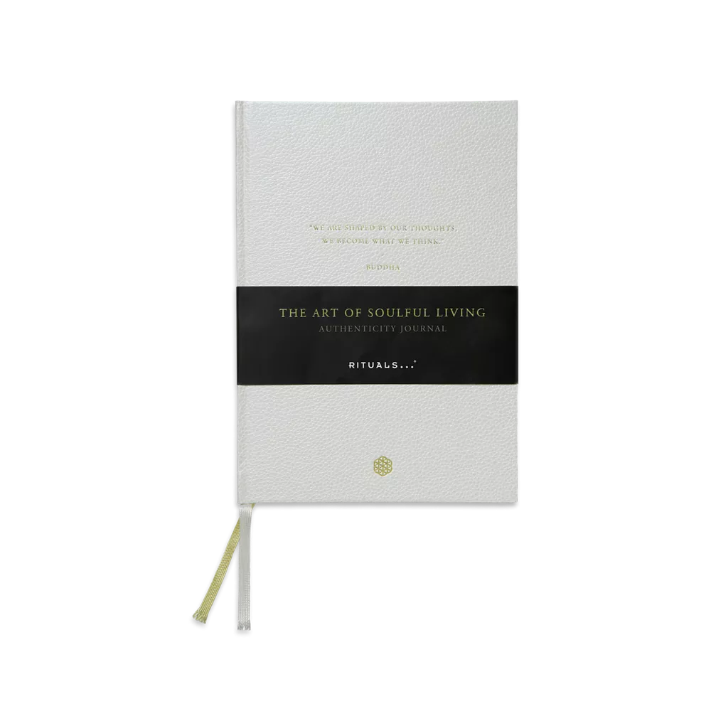 Cuaderno artesanal House of Rituals Authenticity Journal con bordes dorados.