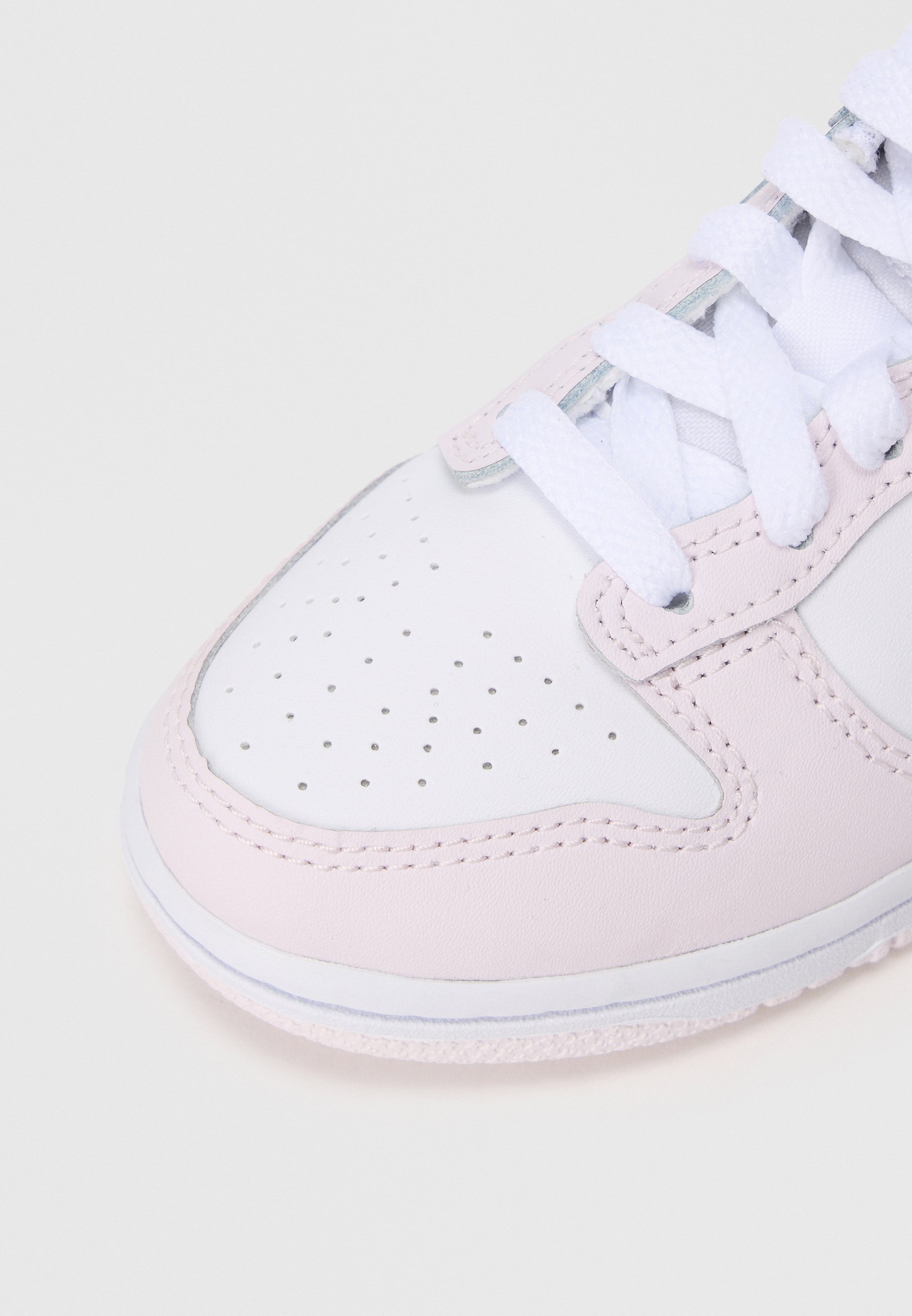 Nike Sportswear DUNK LOW UNISEX - Sneakers - wit/lichtpaars