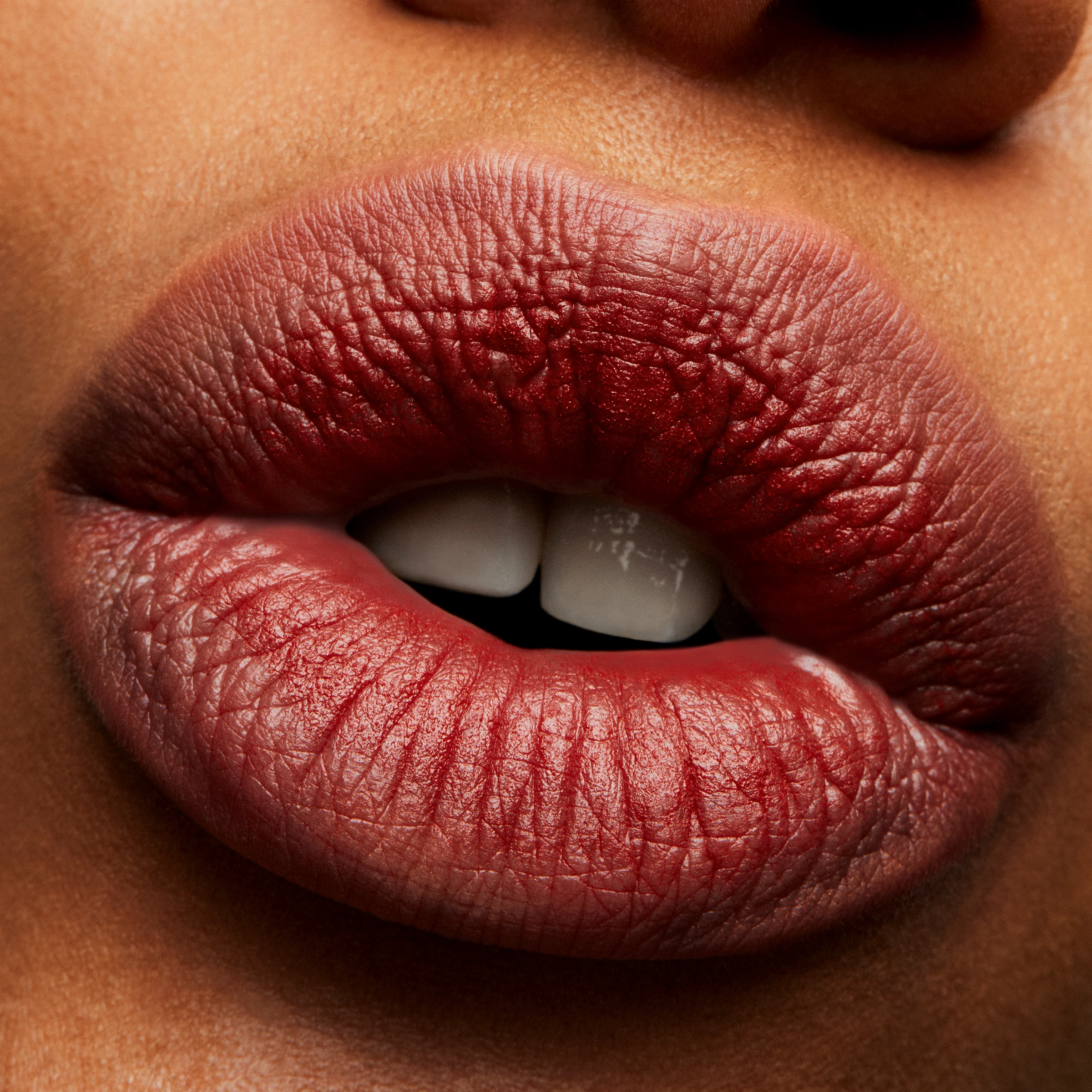 Szminka Powder Kiss Devoted To Chili - MAC