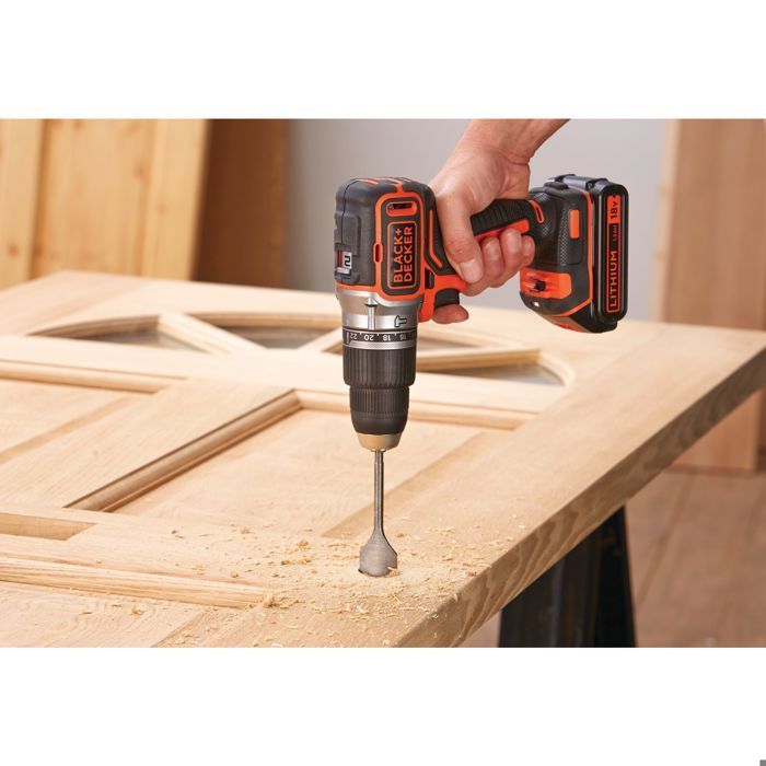 Perceuse à percussion BLACK+DECKER sans fil 18V + 2 batteries 2,5Ah et 4Ah+ 50 accessoires + sac de rangement - BL188ME2SA-QW