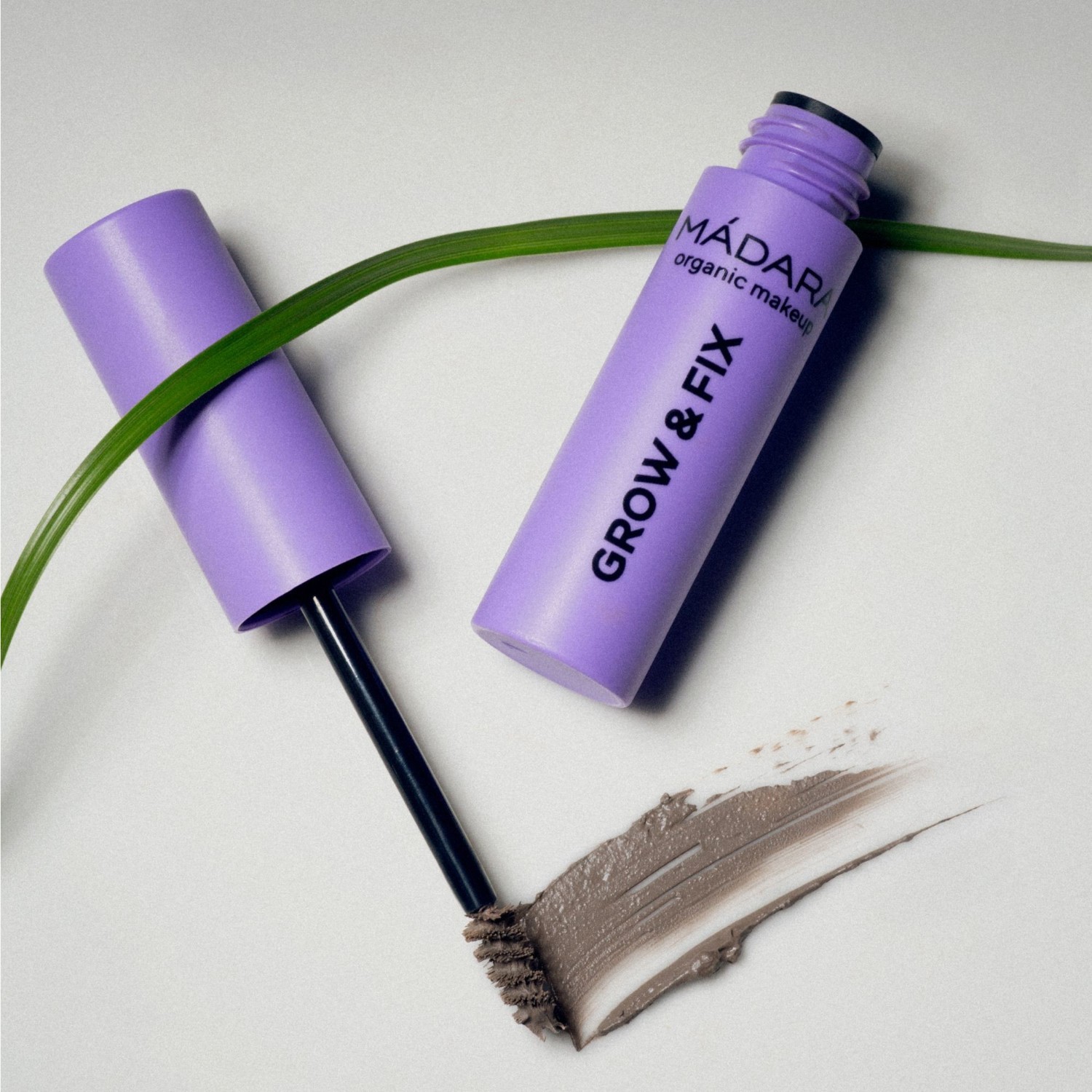 MÁDARA Gel za obrve Wax & Fix, tonirani gel za obrve, br. 4 tamnosmeđa - 4,25 ml