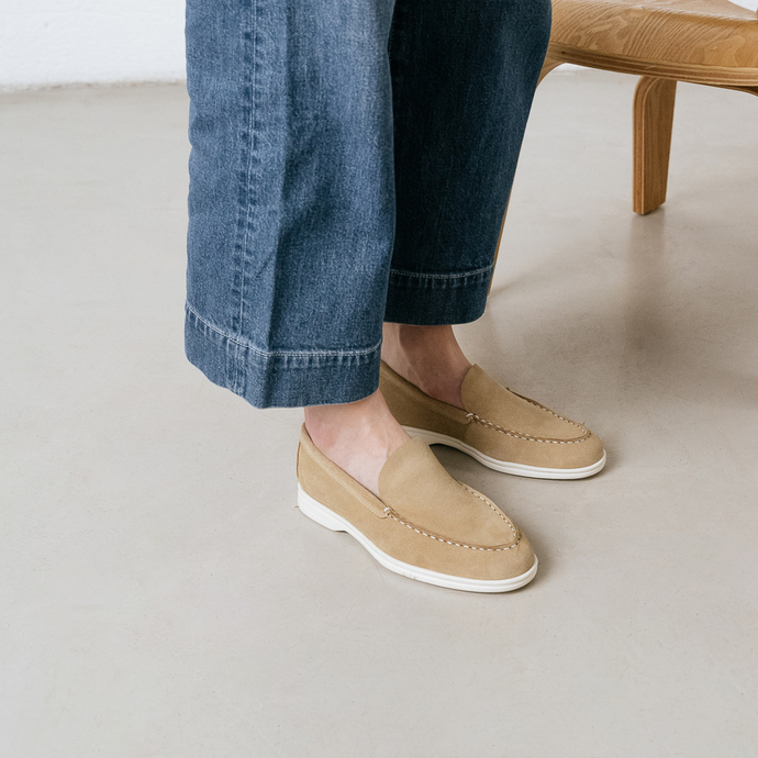 Mocassins à bouts fermés  en croute beige