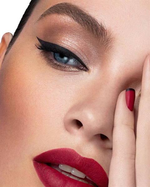 Pastel Cosmetics Dipliner rezistent la apă, negru