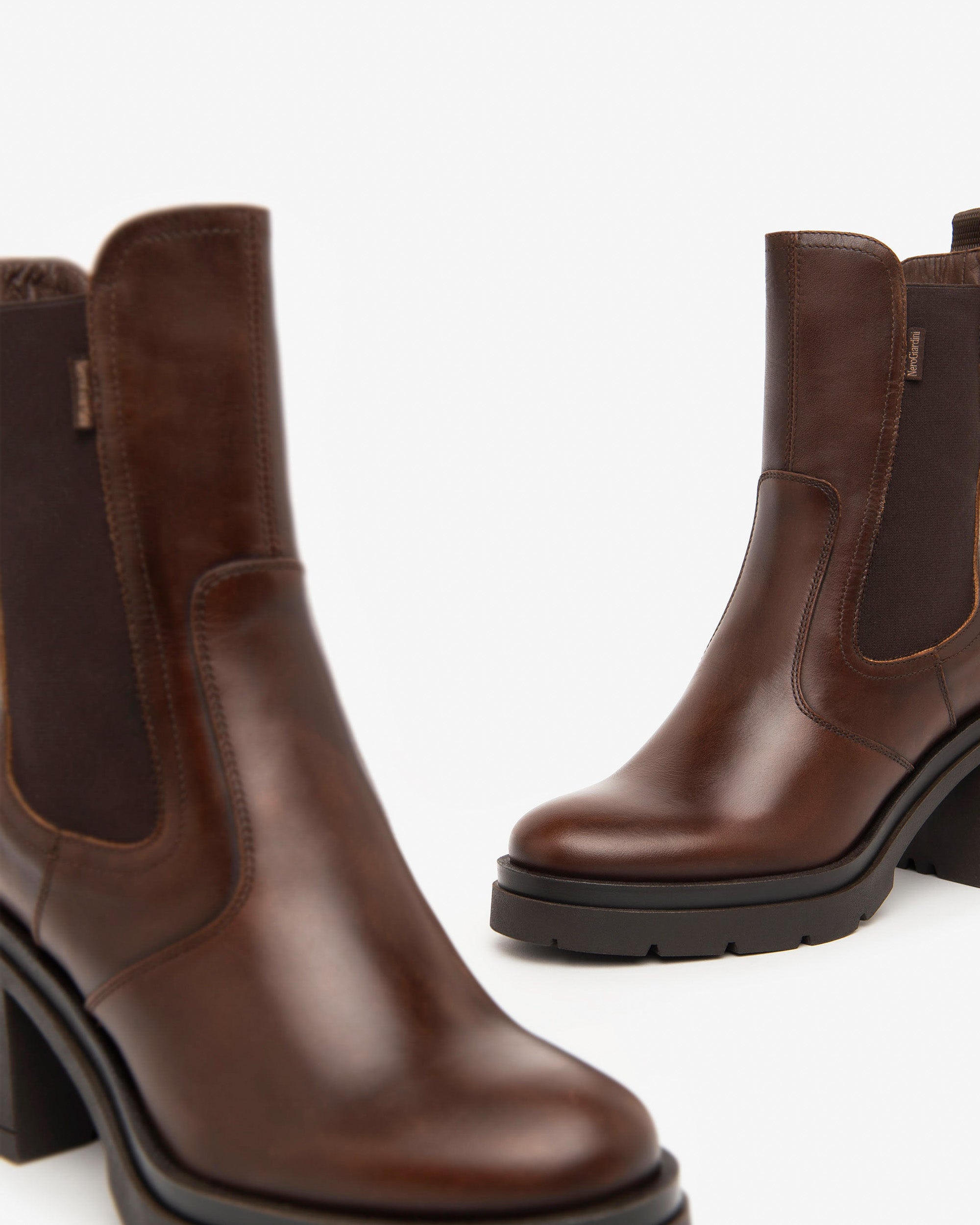  Bottines Chelsea en cuir pour femmes