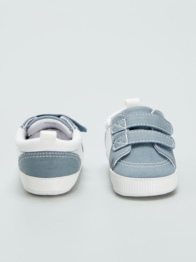 Tweekleurige lage sneakers met klittenbandsluiting - BLAUW