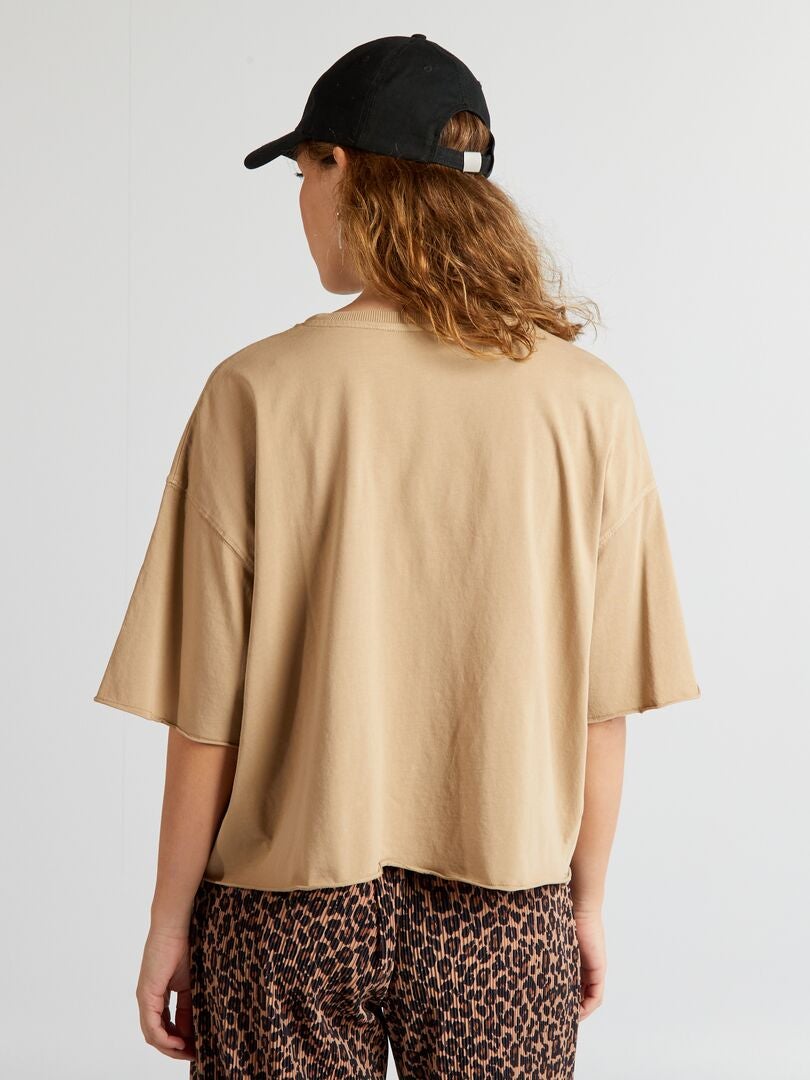 Katoenen T-shirt met verlaagde armsgaten - BRUIN