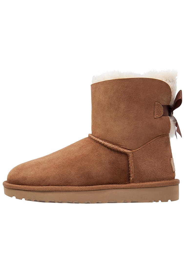UGG MINI BAILEY BOW II - Zimné čižmy - gaštanová