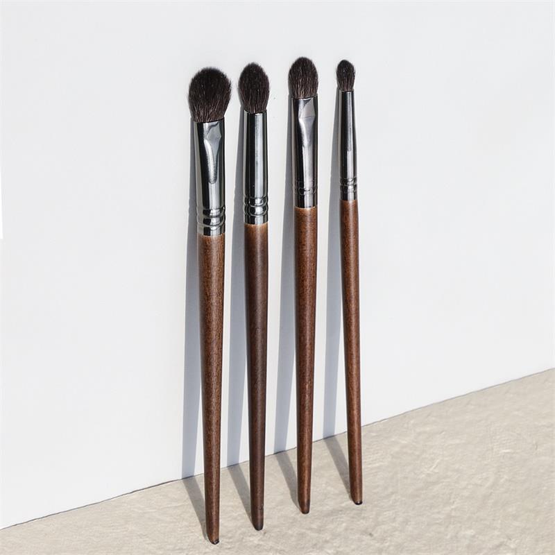4-delige make-upkwastenset voor cosmetica, poeder, oogschaduw en het mengen van make-up.