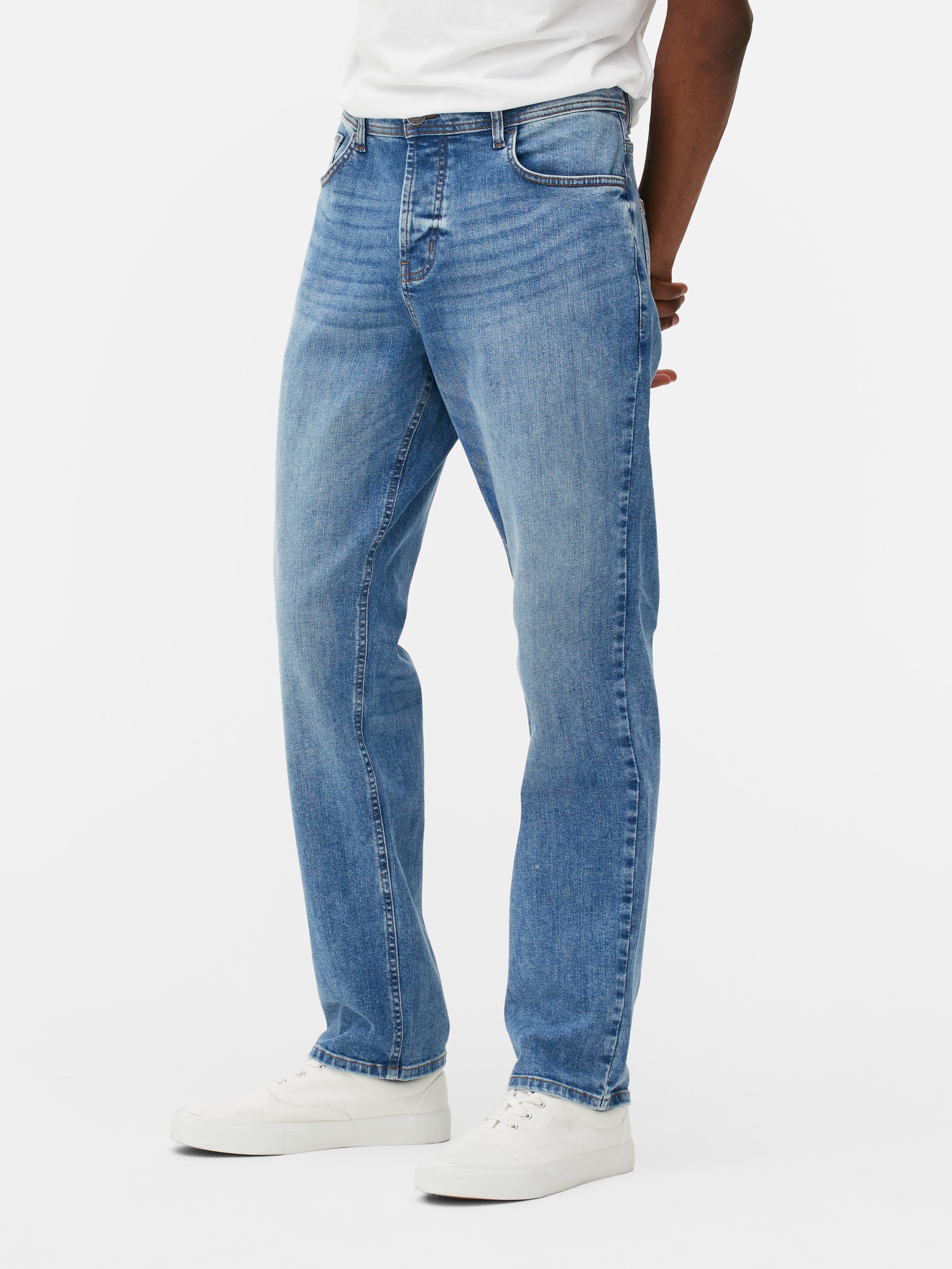 Gerade geschnittene Stretch-Jeans mit verdecktem Reißverschluss und fünf Taschen.