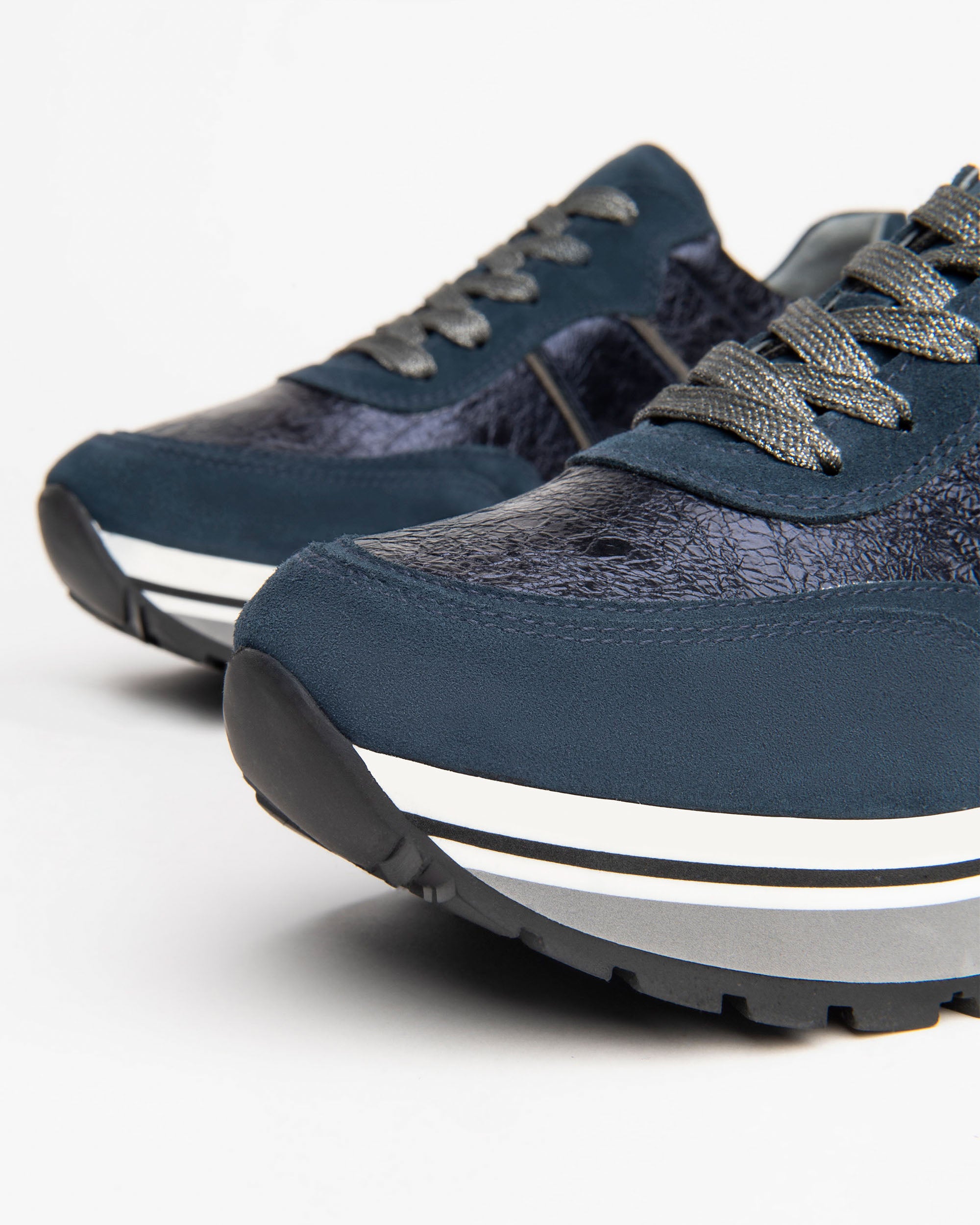  Damen-Sneaker aus Leder und Wildleder