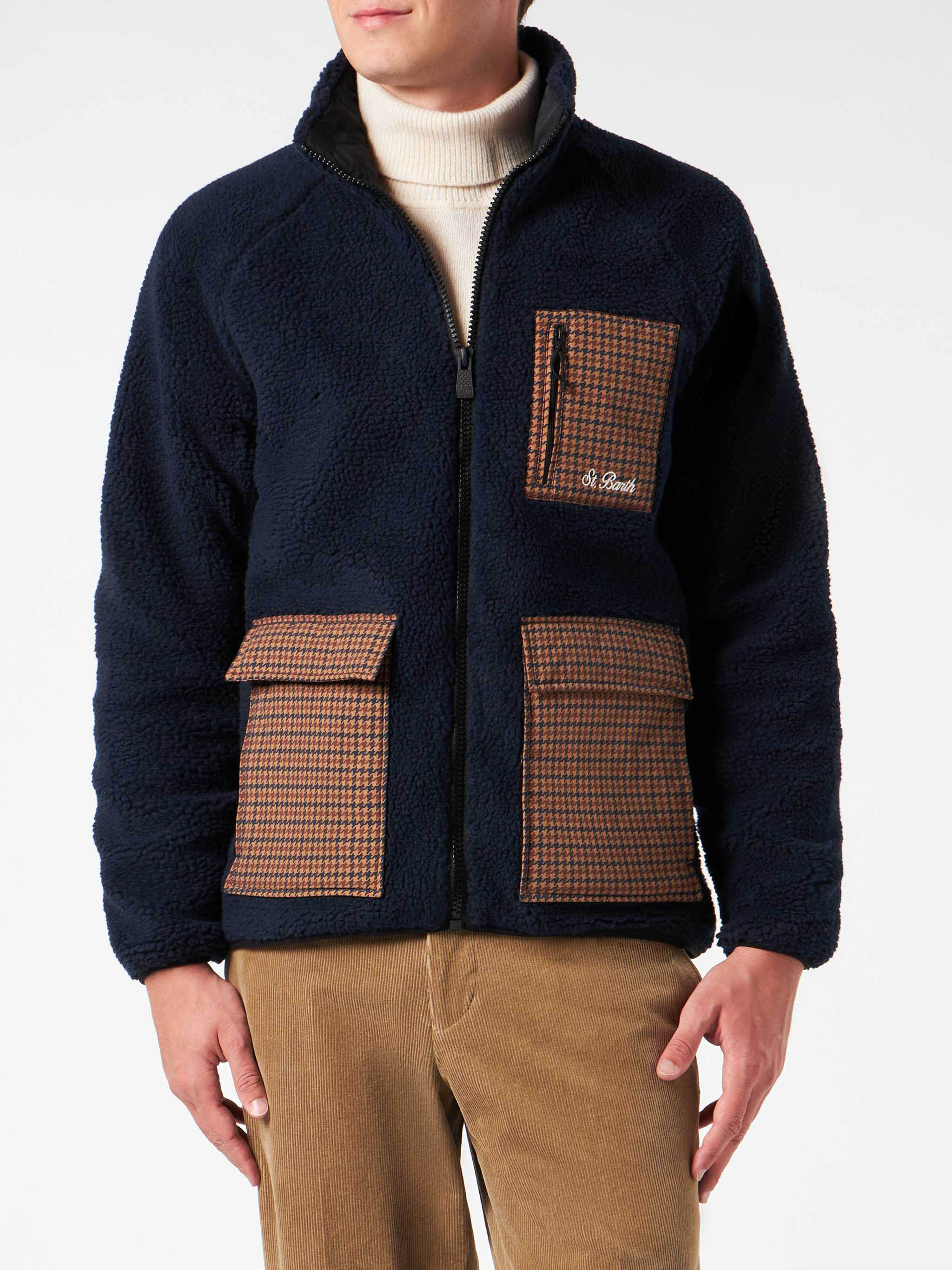 Herenjas van sherpa in blauw met opgestikte zakken en ruitpatroon.