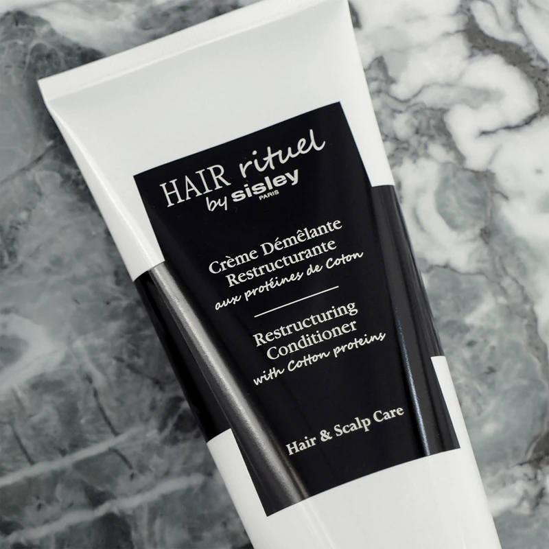 Condicionador Reestruturante Hair Rituel by Sisley com Proteínas de Algodão: um condicionador suavizante que previne a quebra dos fios.