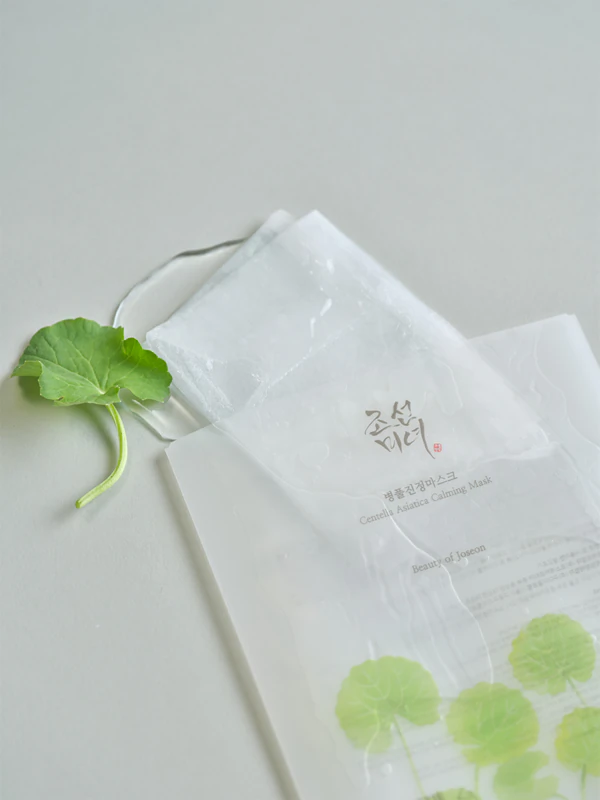 Máscara facial hidratante em tecido Beauty of Joseon Centella Asiatica Calming Mask para acalmar e fortalecer a pele sensível.