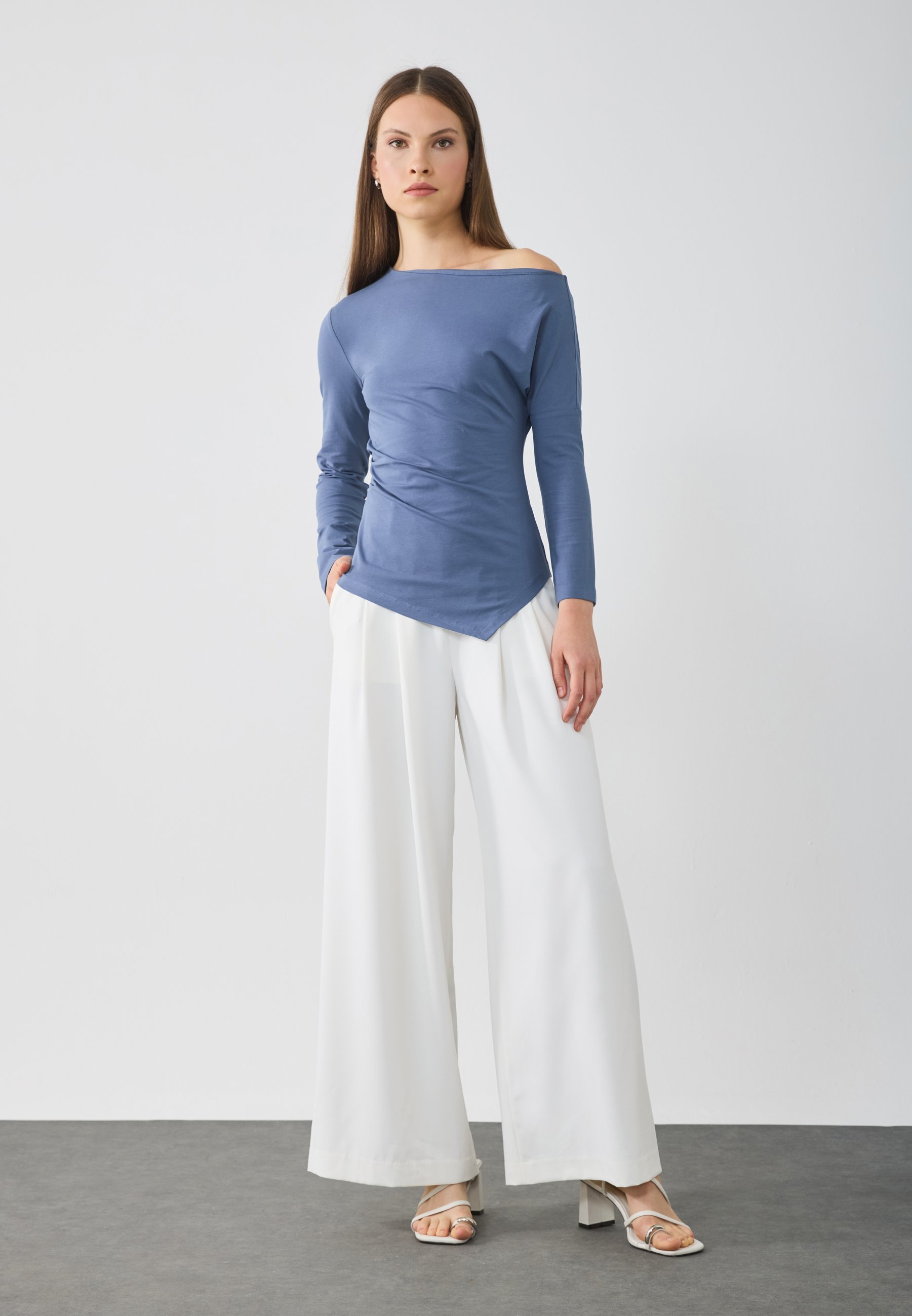 Top a maniche lunghe Anna Field - indaco vintage