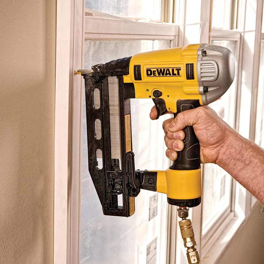 DEWALT 25-64mm Seria C 16ga Precizie Pneumatică de cuie pe puncte Bradder DPN1664PP-XJ